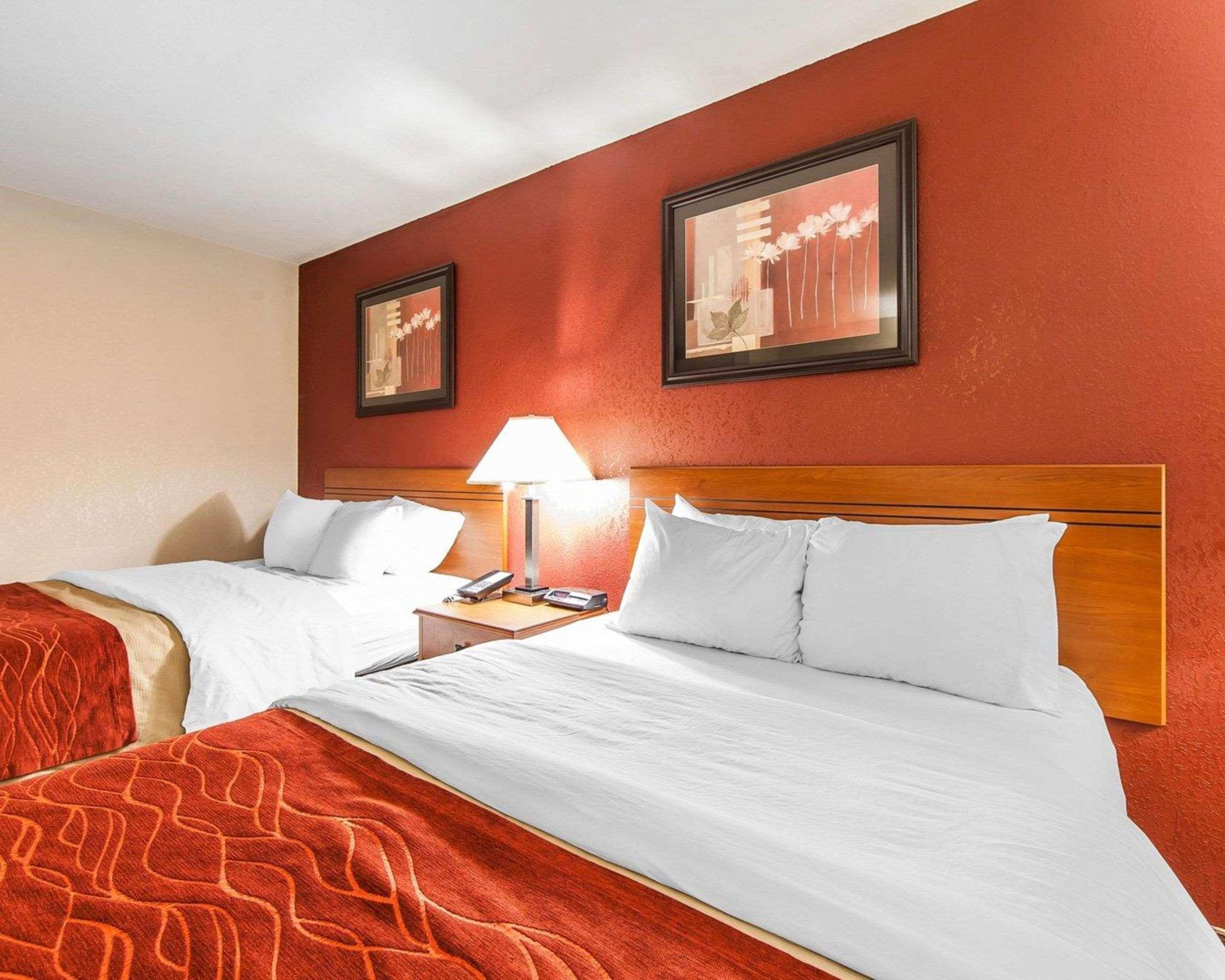 Quality Inn Seaman Экстерьер фото