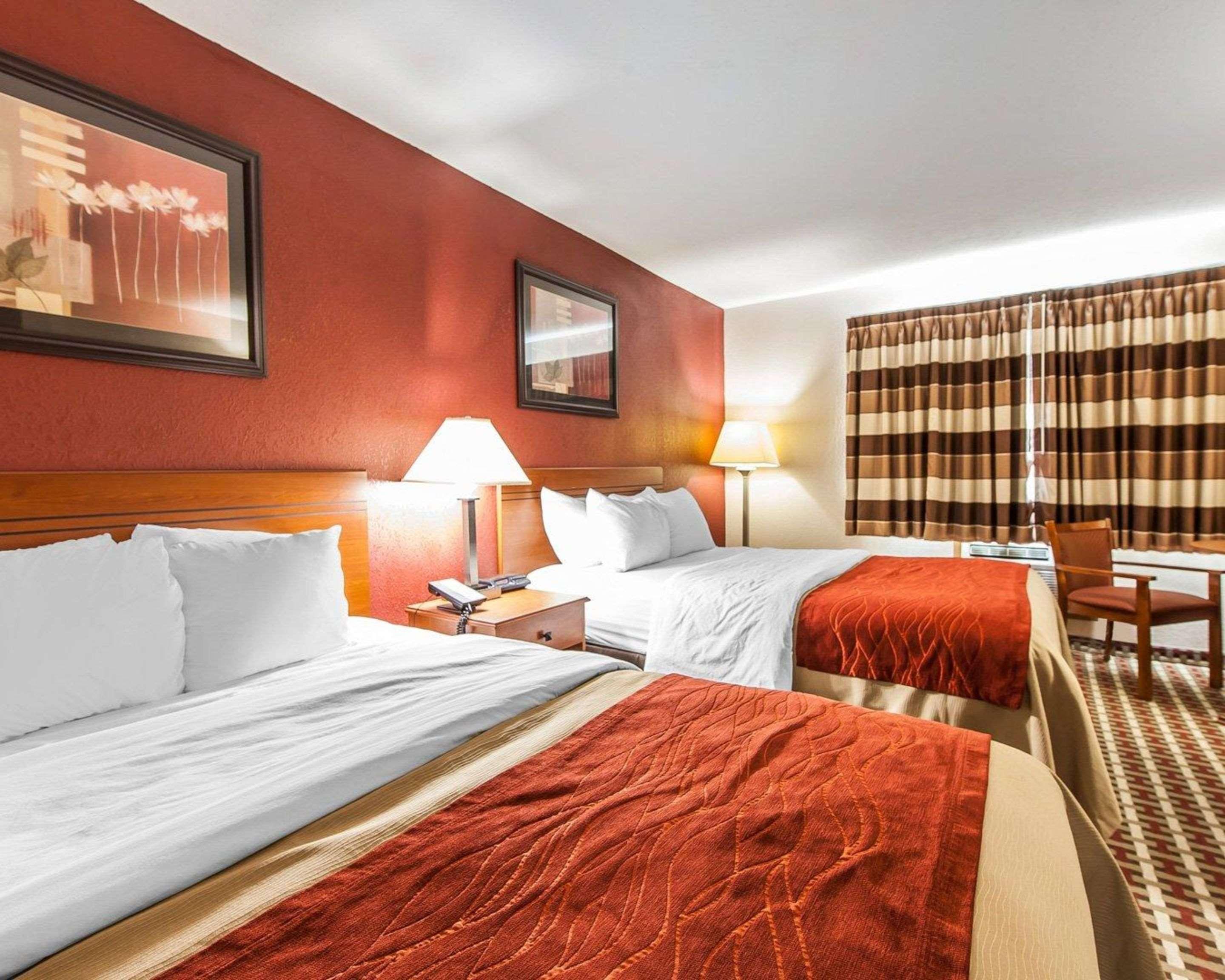 Quality Inn Seaman Экстерьер фото