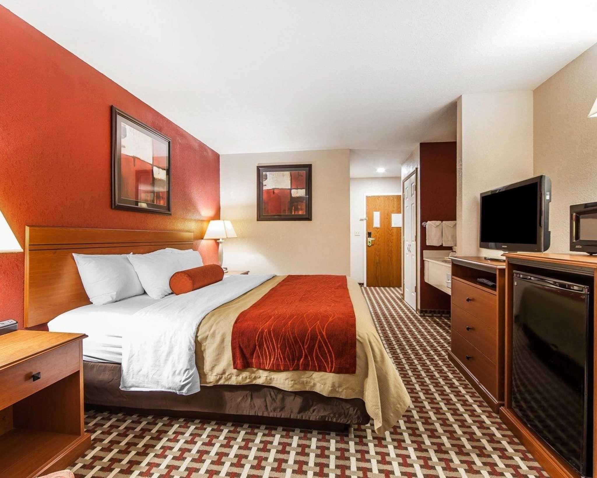 Quality Inn Seaman Экстерьер фото