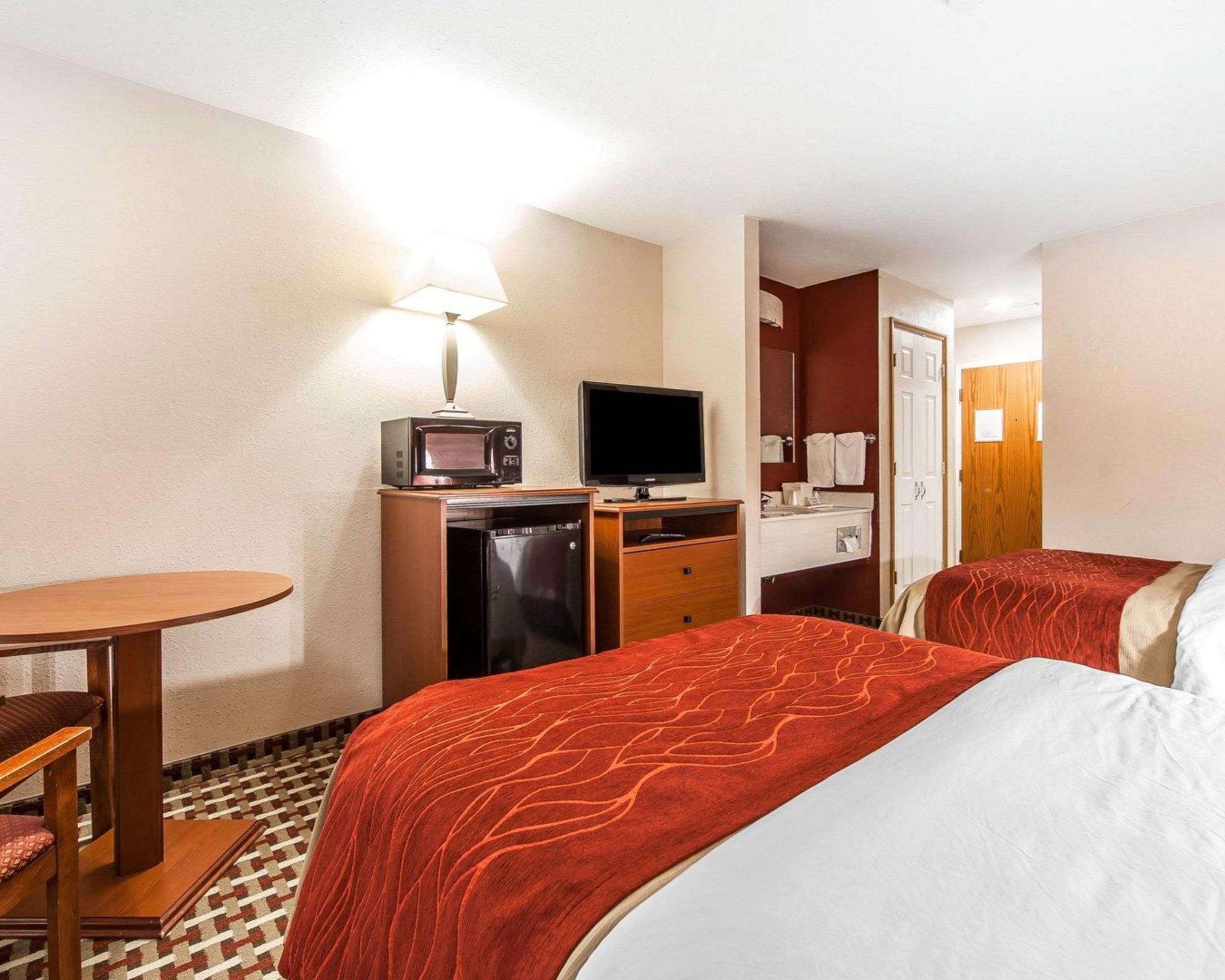Quality Inn Seaman Экстерьер фото