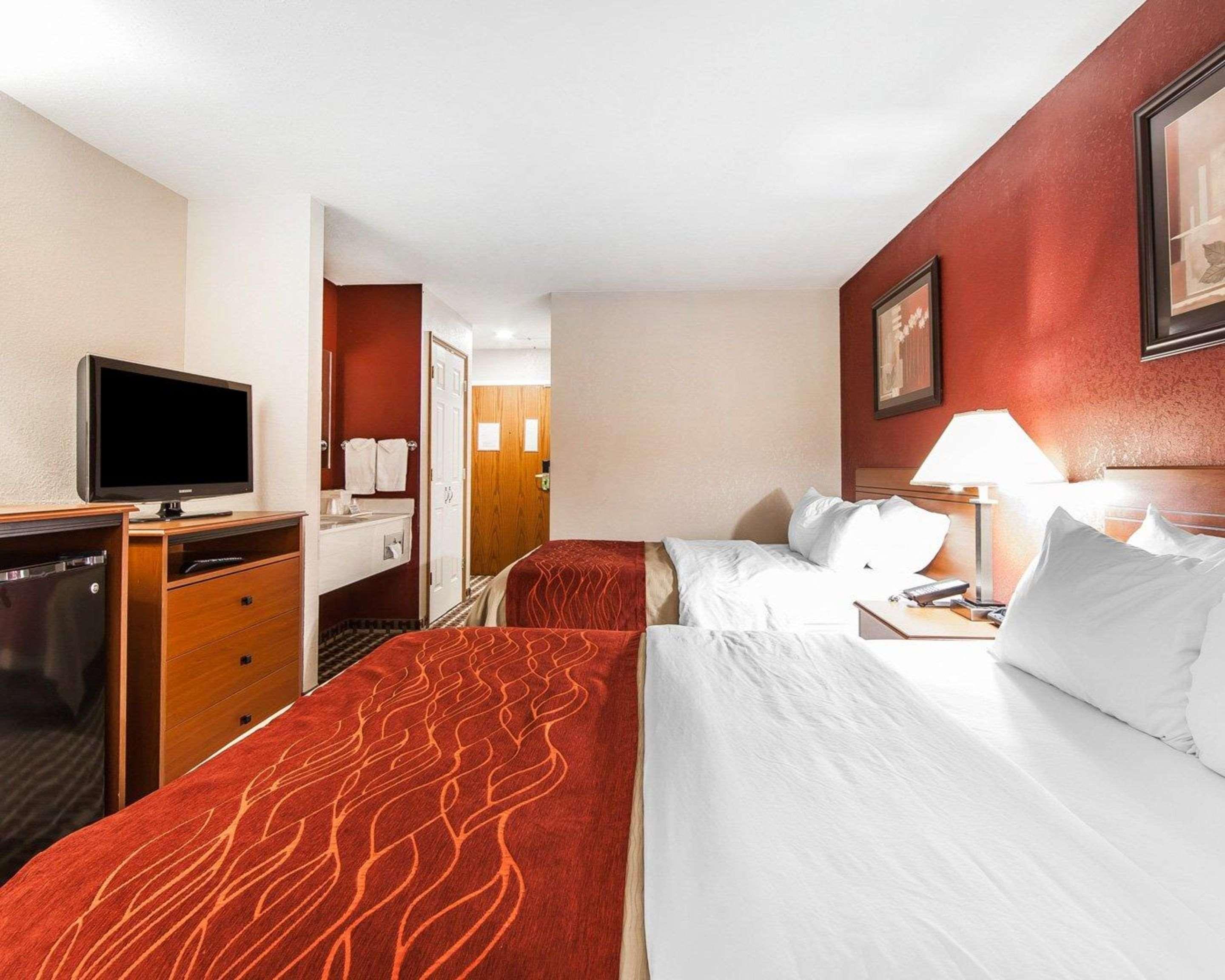 Quality Inn Seaman Экстерьер фото