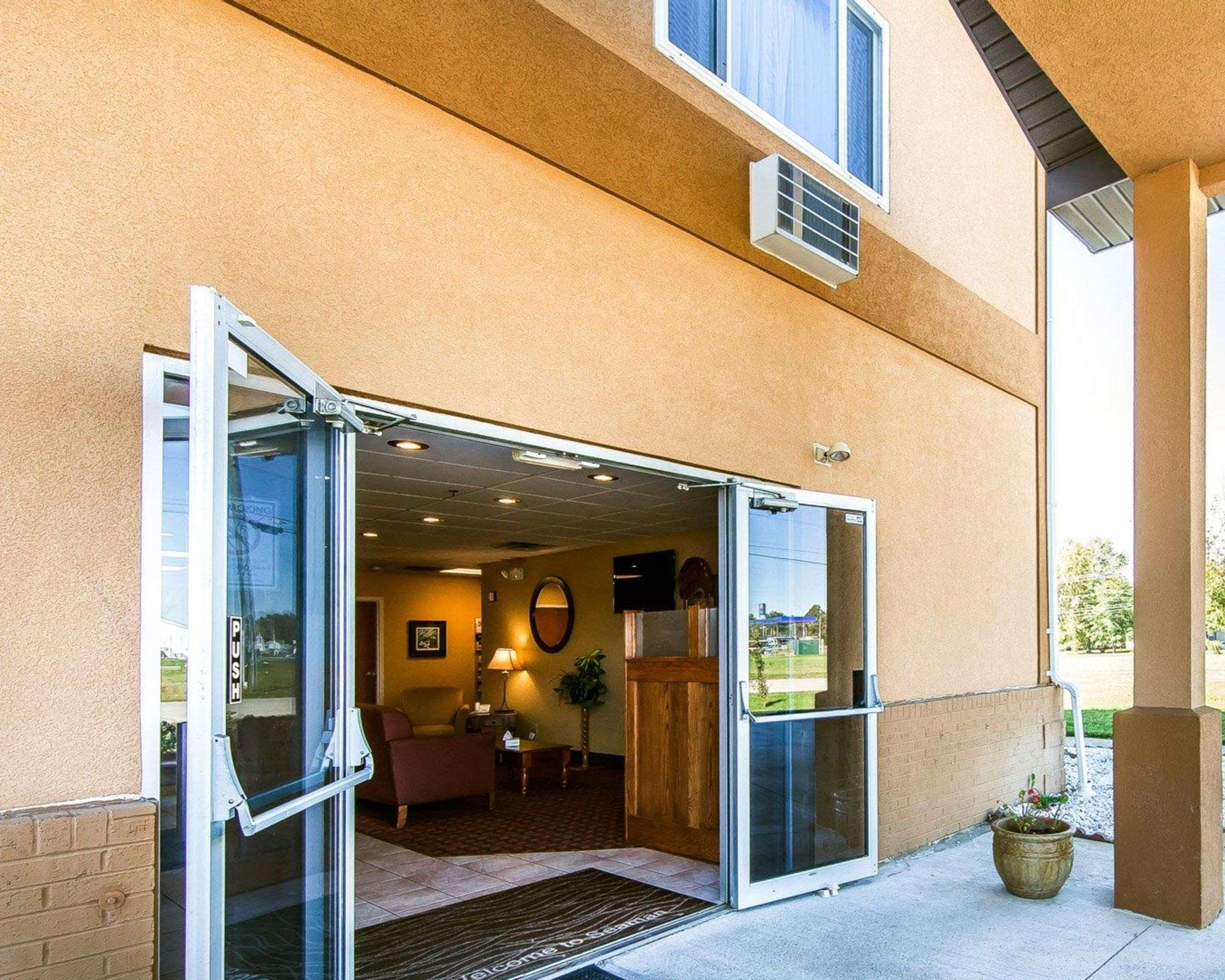 Quality Inn Seaman Экстерьер фото
