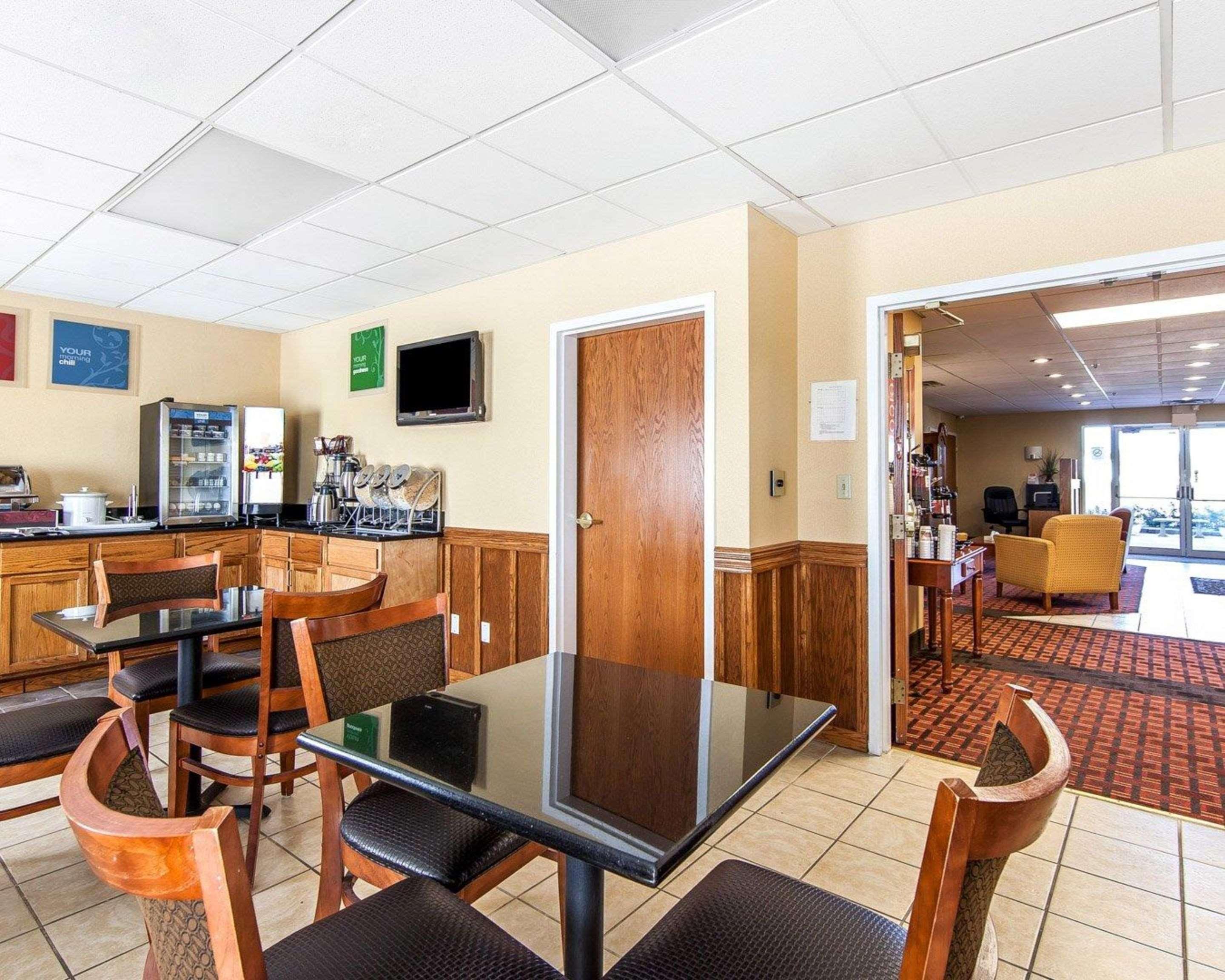 Quality Inn Seaman Экстерьер фото