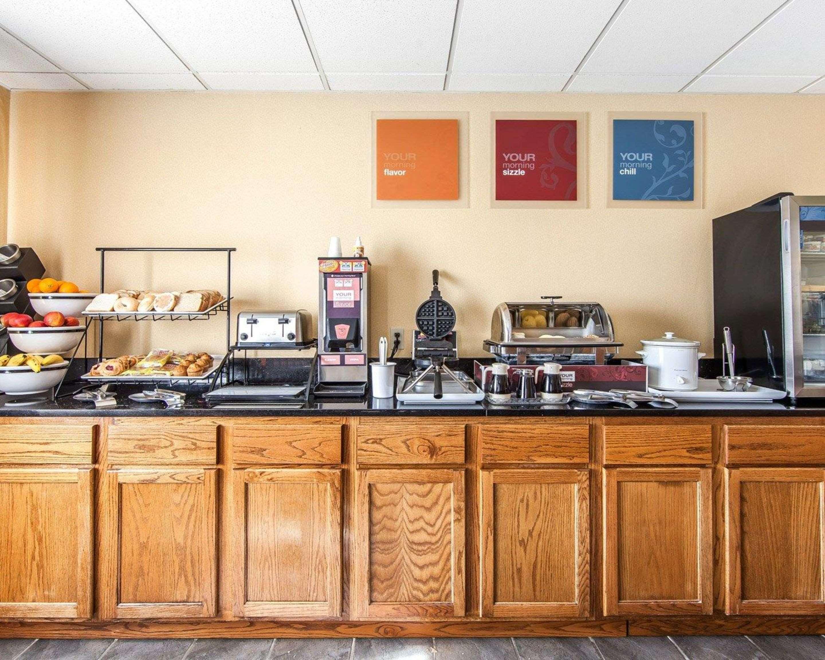 Quality Inn Seaman Экстерьер фото