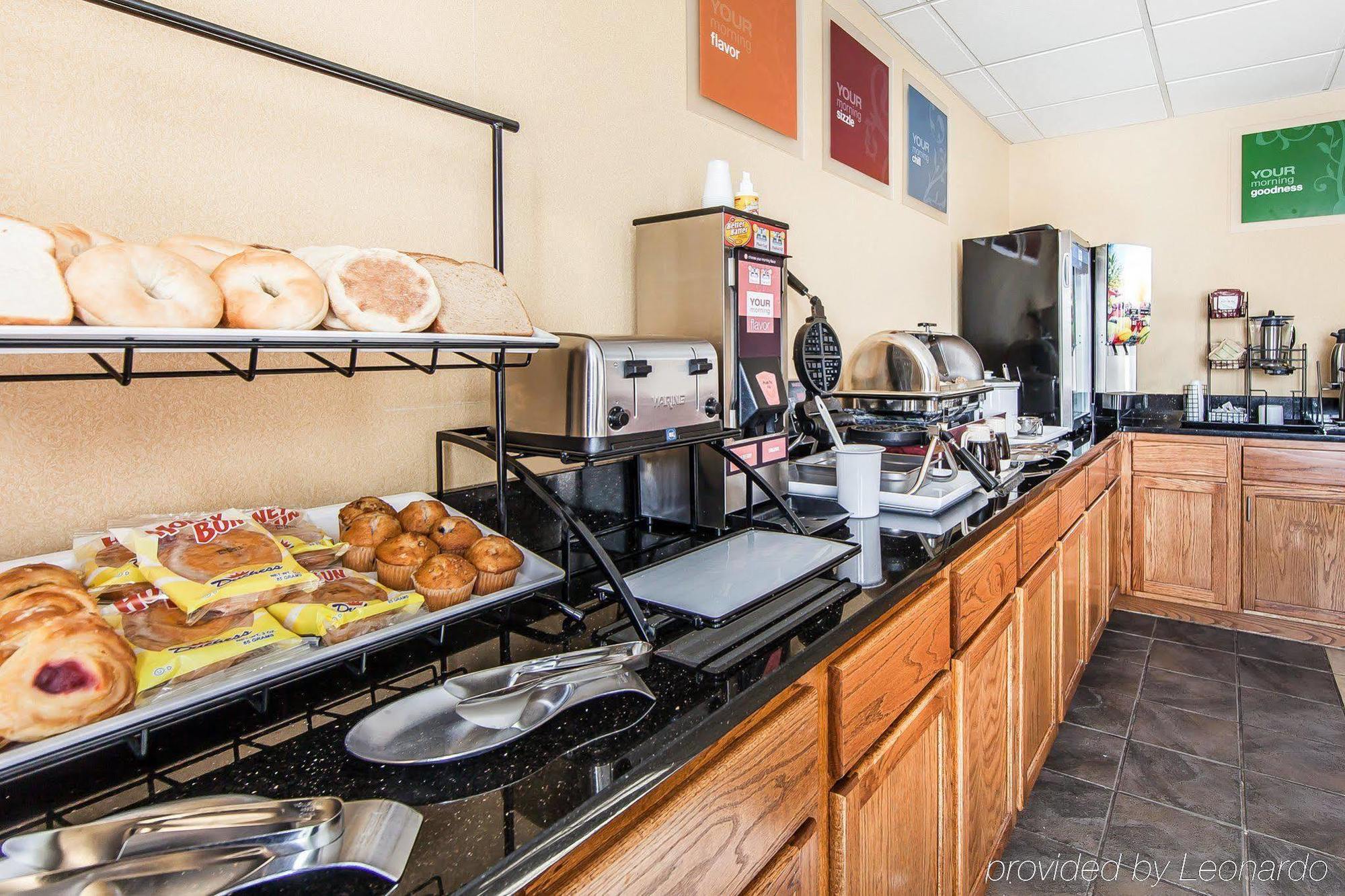 Quality Inn Seaman Экстерьер фото