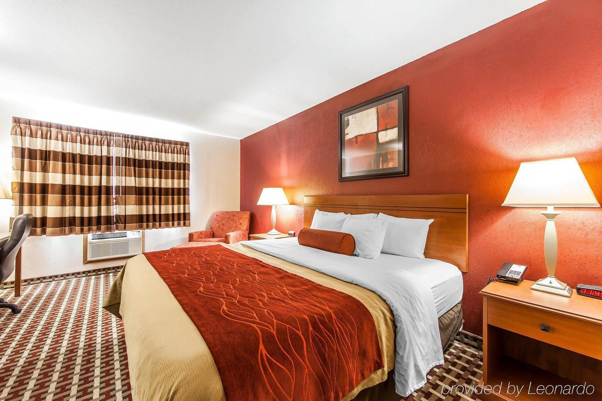Quality Inn Seaman Экстерьер фото