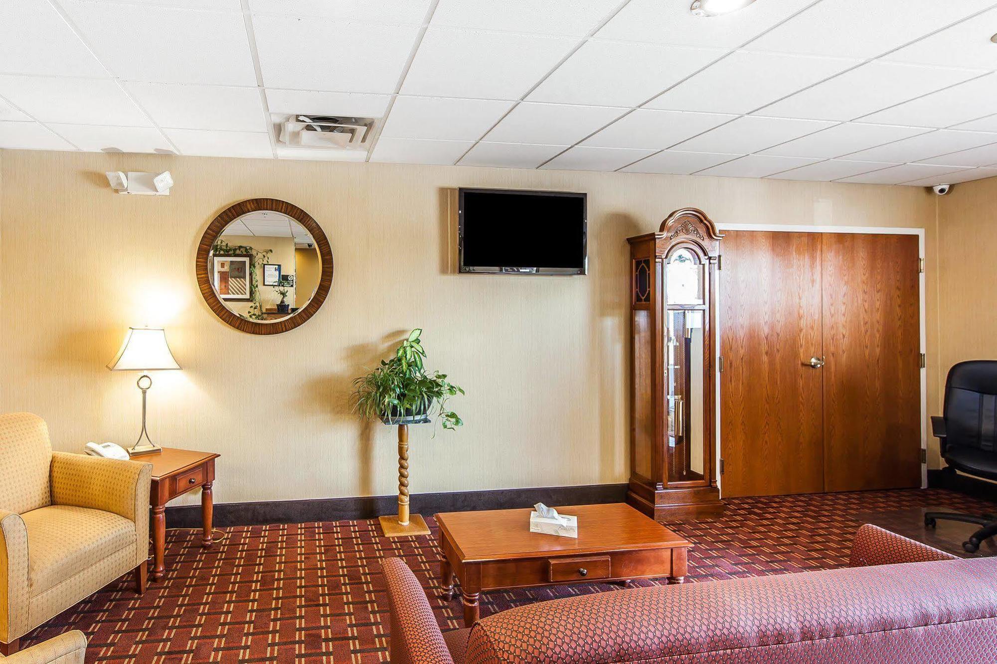 Quality Inn Seaman Экстерьер фото