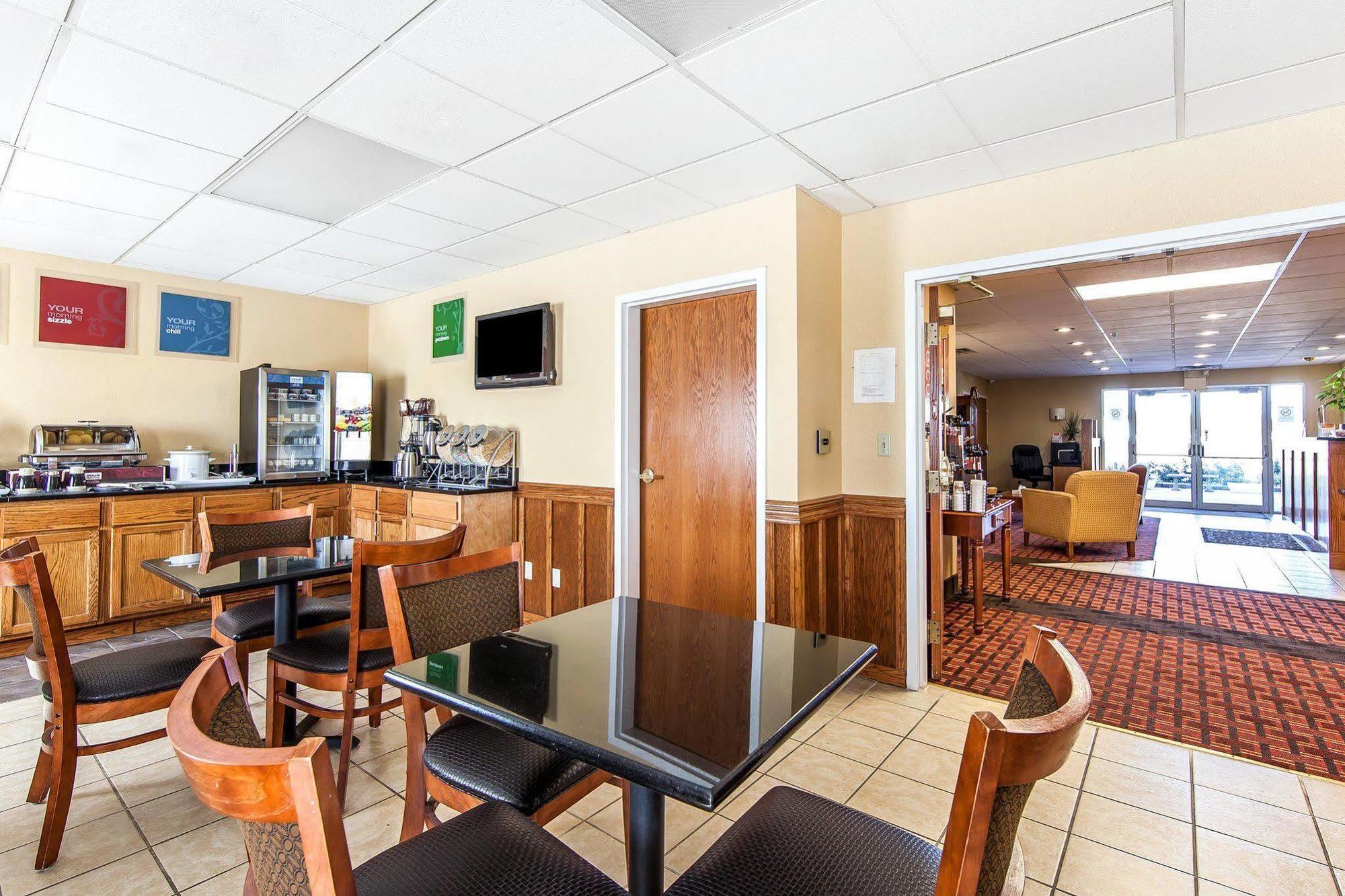 Quality Inn Seaman Экстерьер фото
