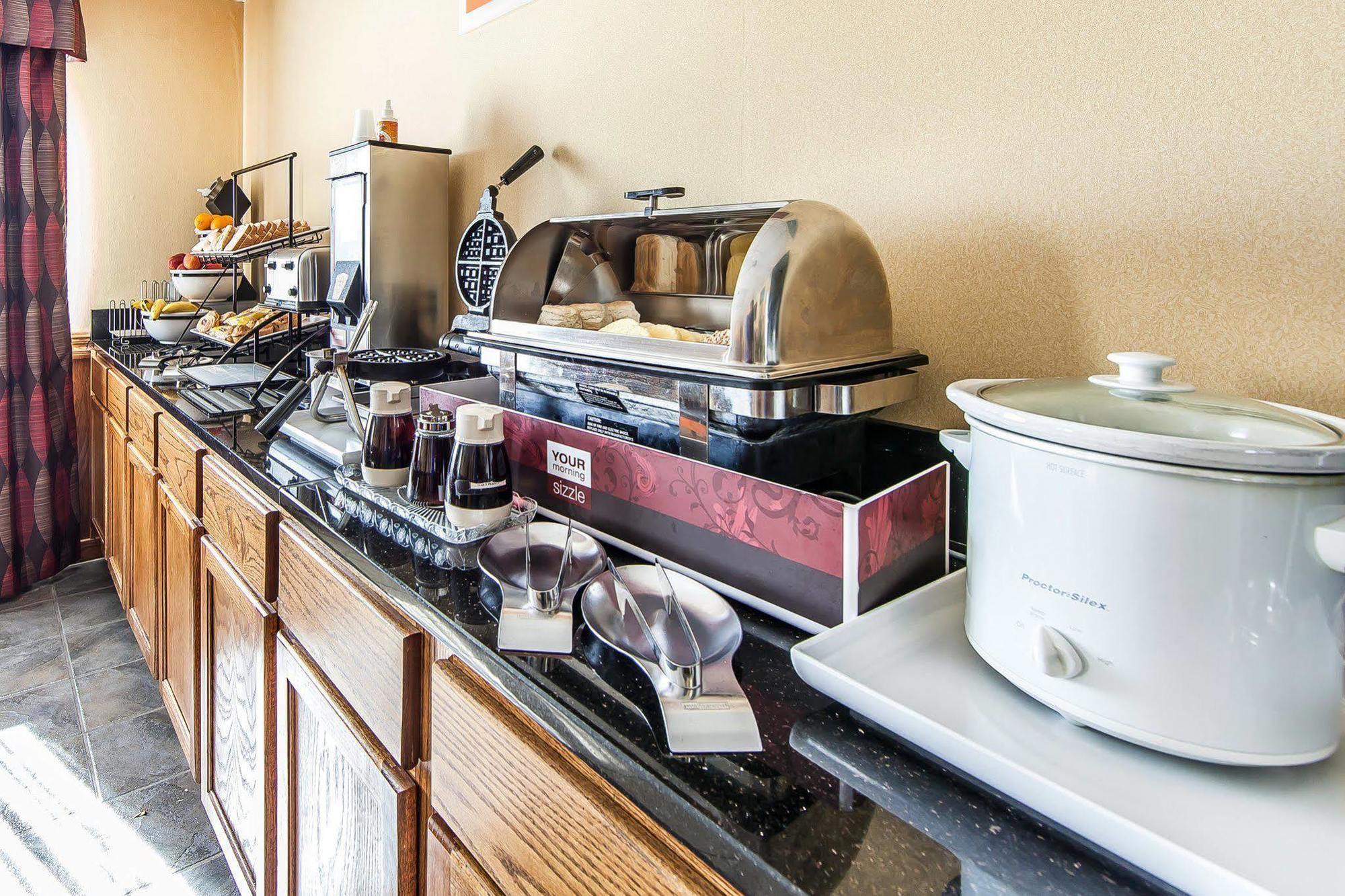 Quality Inn Seaman Экстерьер фото