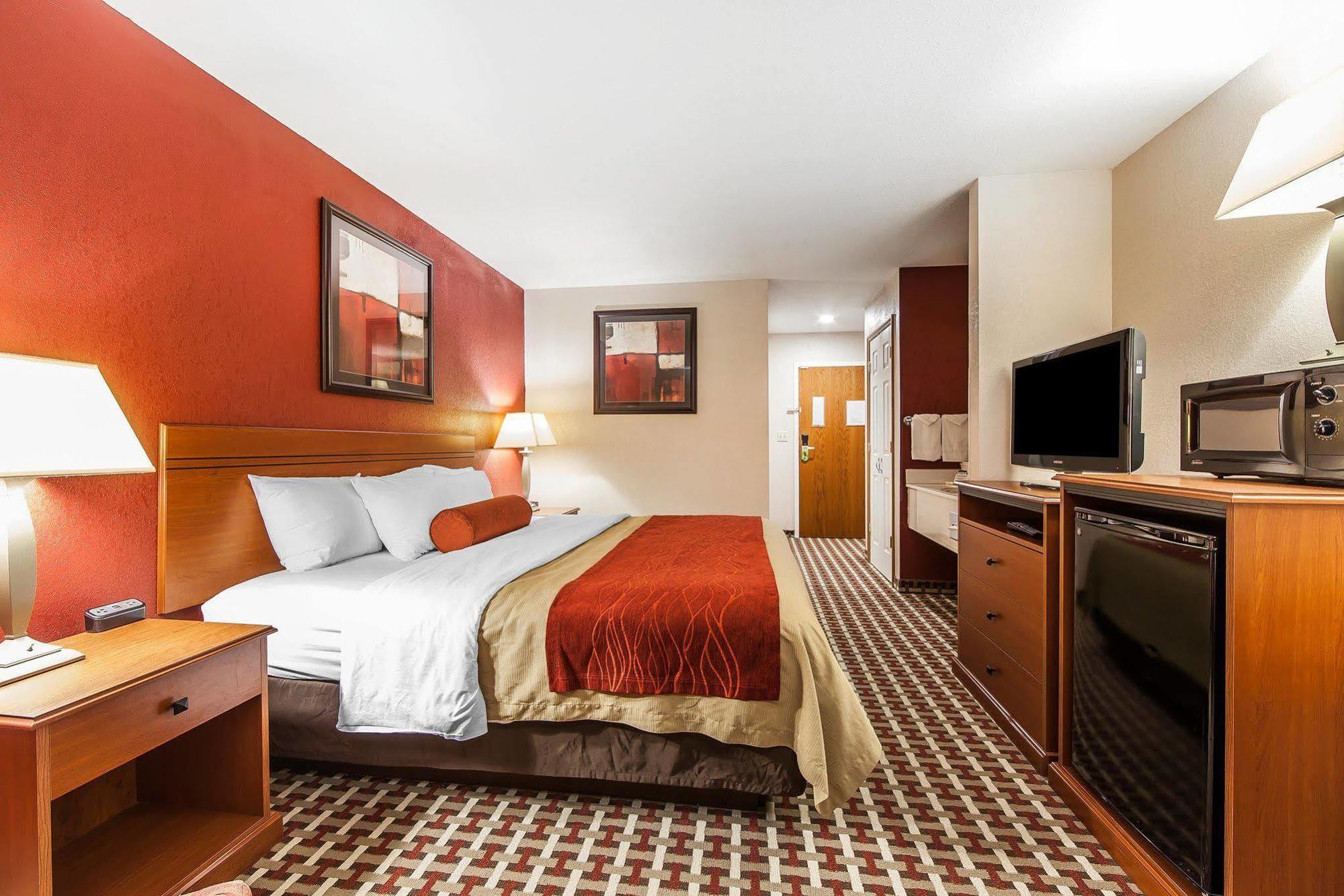 Quality Inn Seaman Экстерьер фото