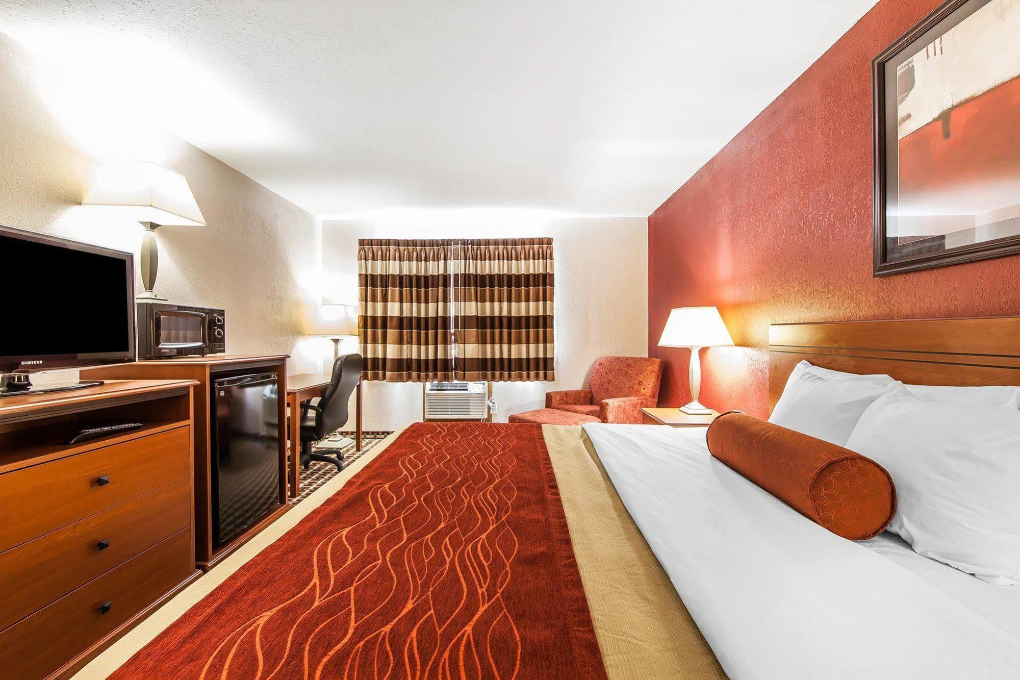 Quality Inn Seaman Экстерьер фото
