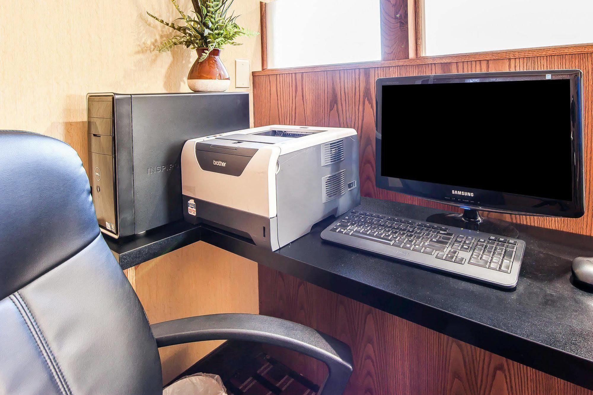 Quality Inn Seaman Экстерьер фото