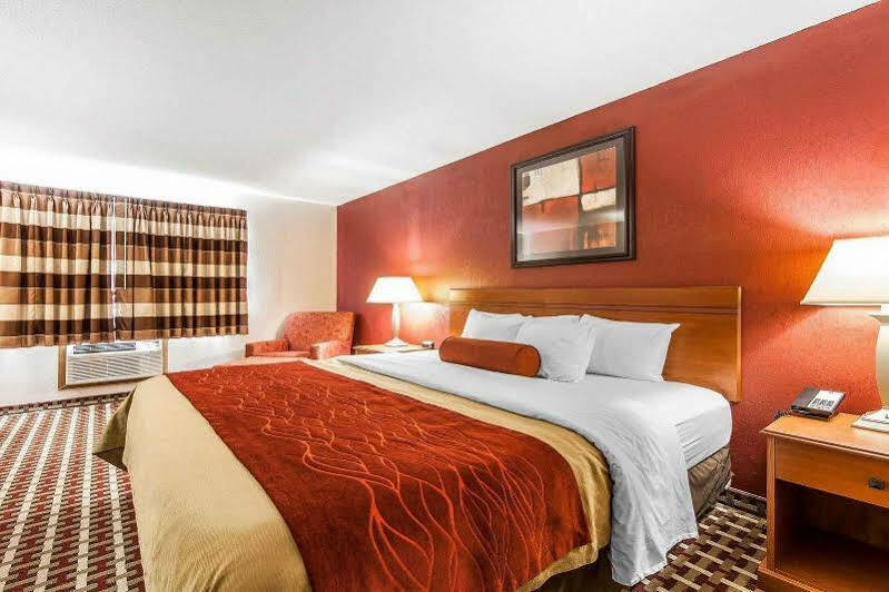 Quality Inn Seaman Экстерьер фото
