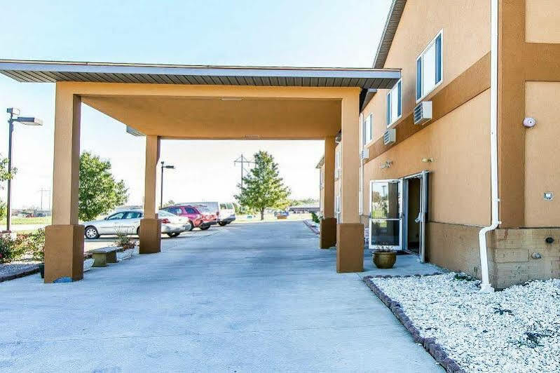 Quality Inn Seaman Экстерьер фото
